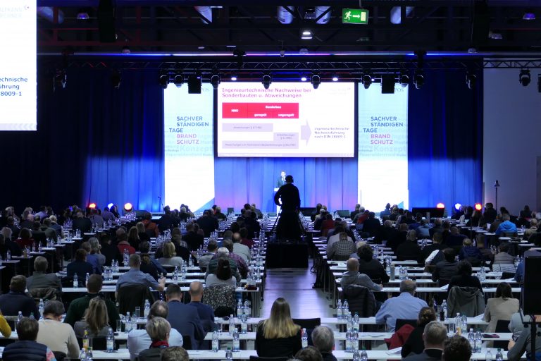 Messehalle, Vortrag vor Publikum