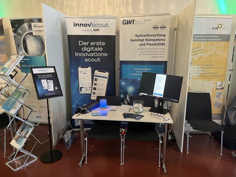 Messestand, ohne Personen.