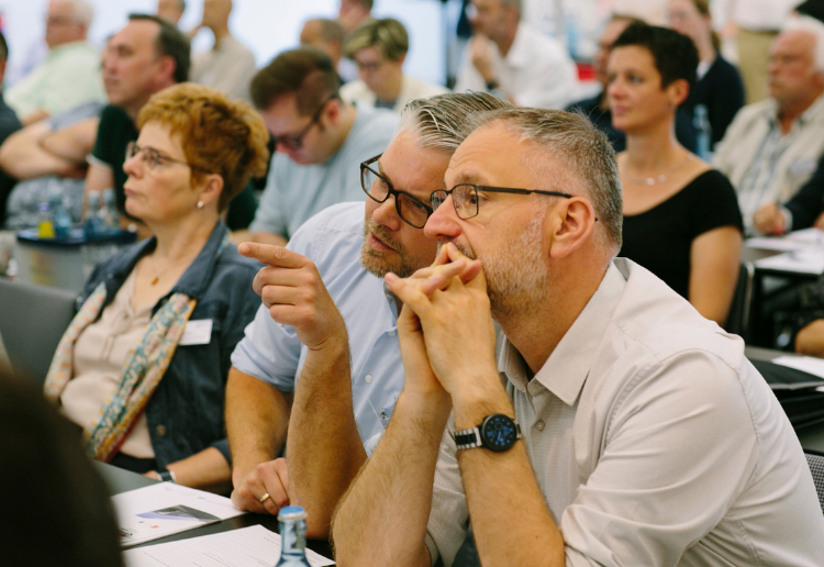 Blick in das Plenum im Rahmen der EIPOS Sachverständigentage